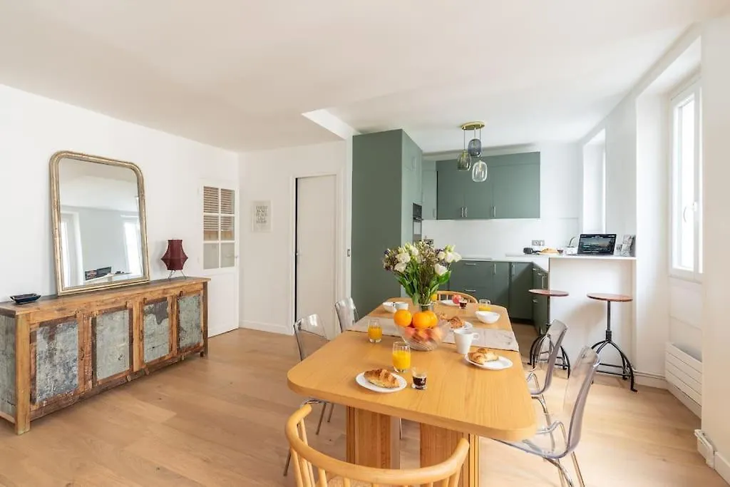 Bright And Spacious Flat -Montmartre Parijs